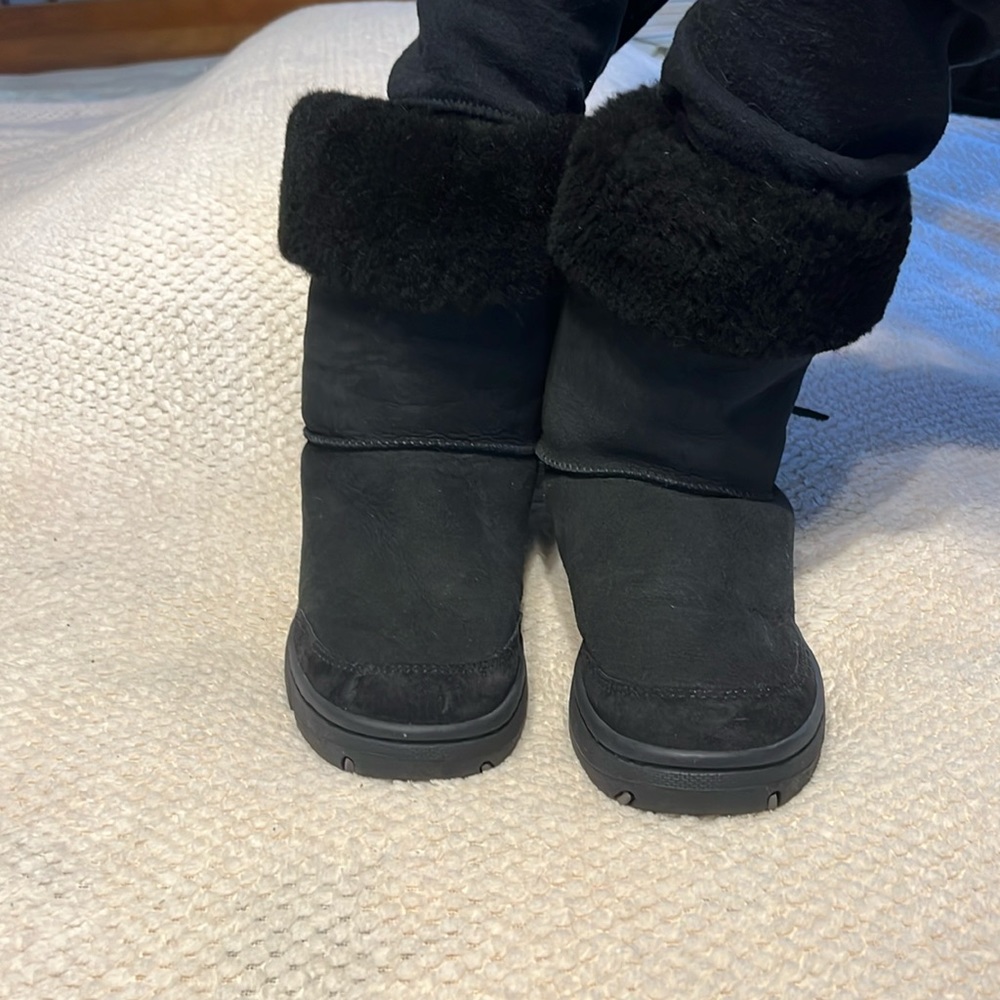 Black UGG boots size 8 with fur top barely worn